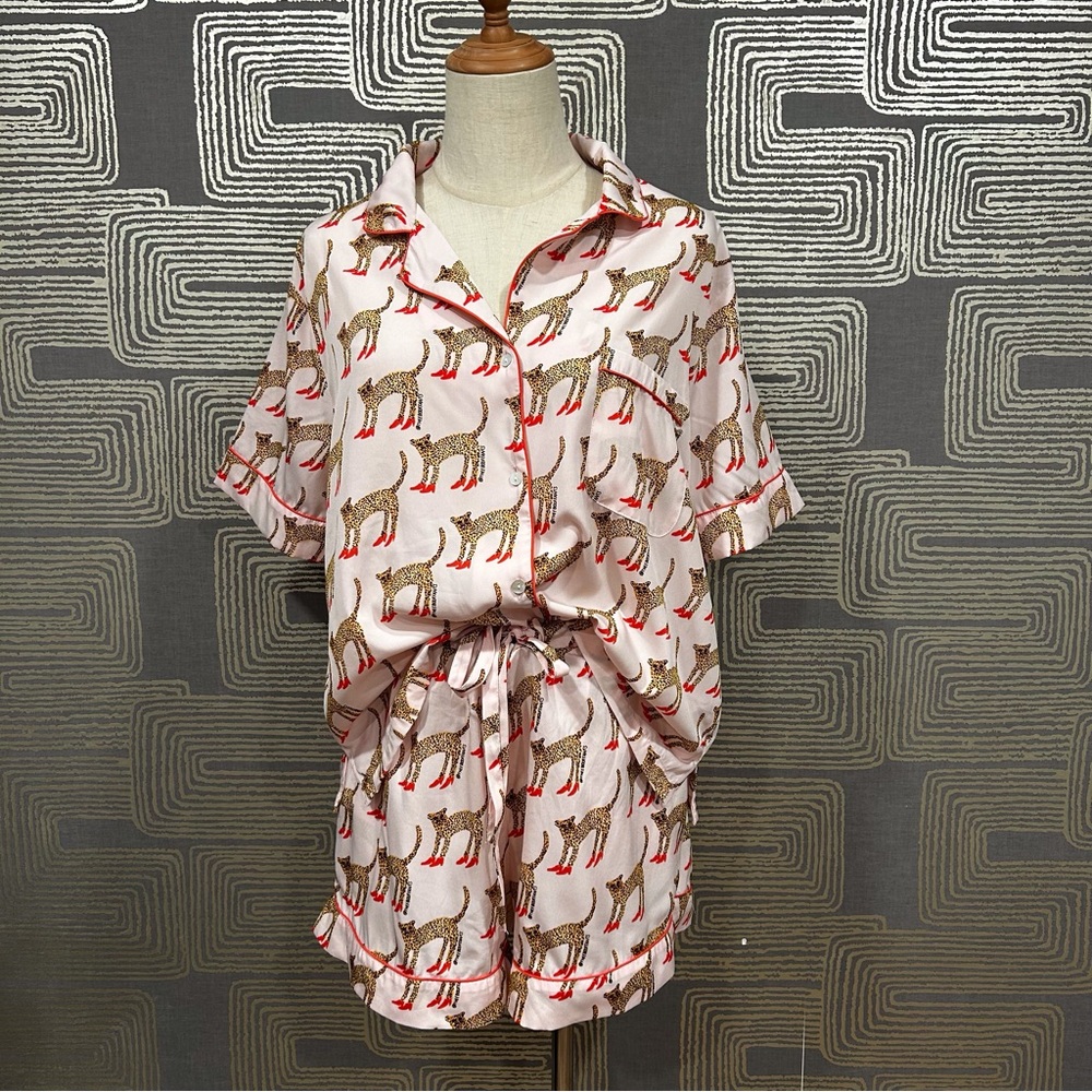 BOUFFANTS & BROKEN HEARTS Cheetah in Heels Notch Collar Shorty Set